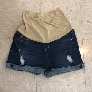 🛍2 for 20🛍 maternity shorts!
